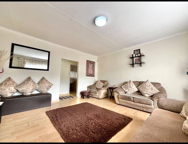 4 BEDROOM HOUSE FOR SALE IN RIDGEWAY